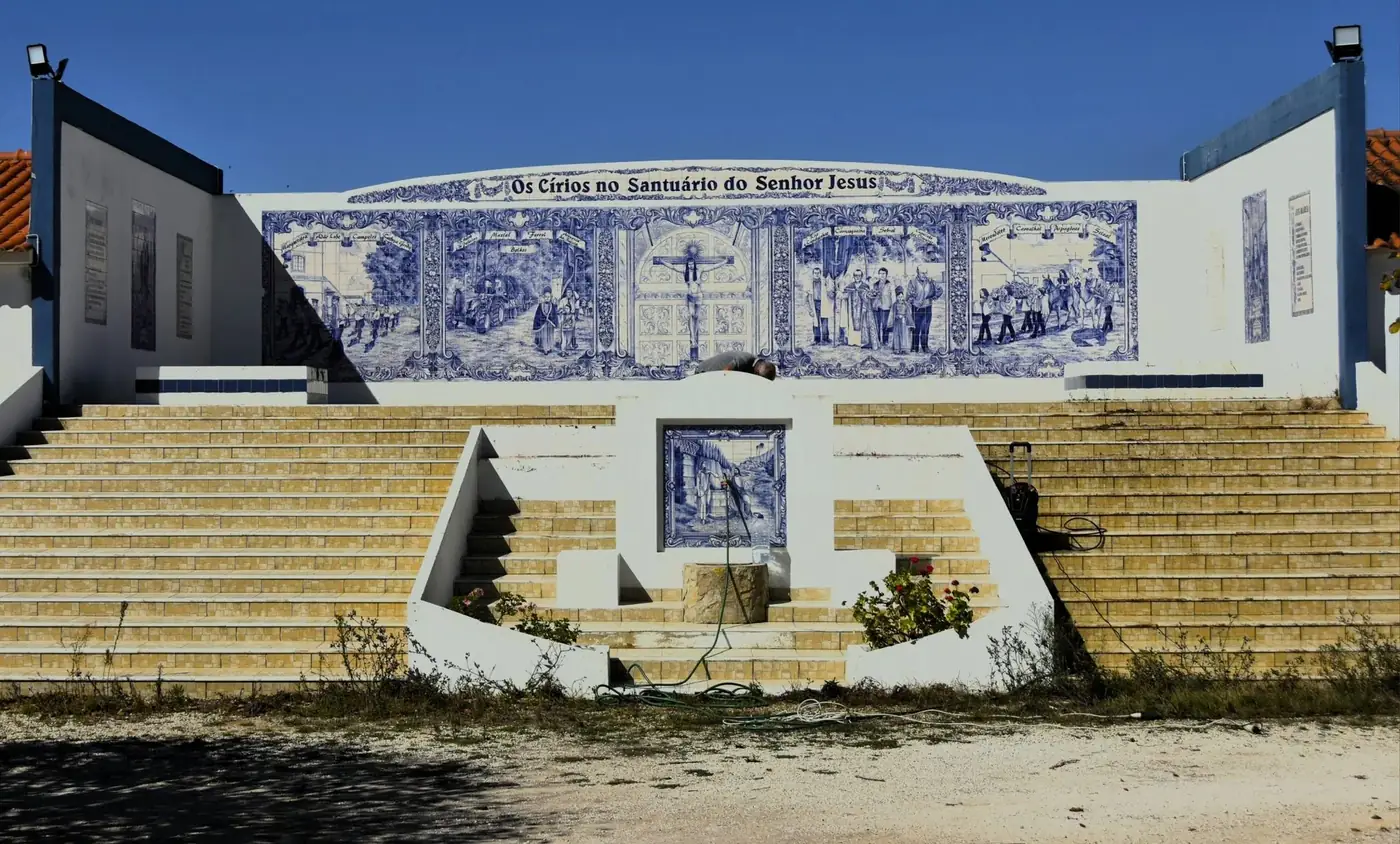 Explore the picturesque village of Evoramonte with its historic architecture and scenic landscape in Portugal.